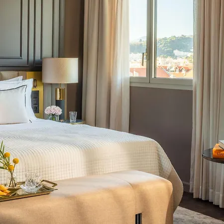 Anantara Plaza Hotel