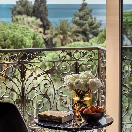 Plaza Hotel 5*