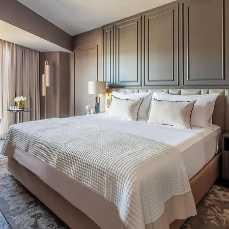 Plaza Hotel 5*